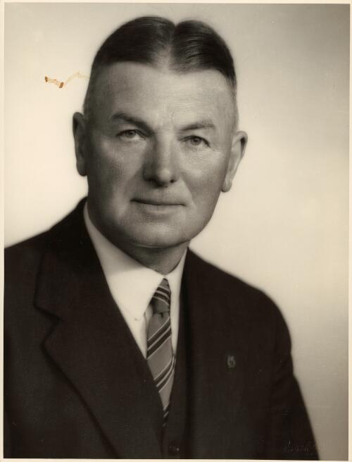 Portrait of Senator Burford Sampson, Tasmania, 21 January 1937 [picture] / Broothorn Studios