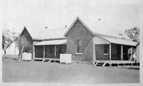 District hospital, front and side view, Thargomindah, Queensland, ca. 1922 [picture] / George Thompson