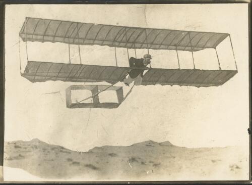 George Taylor flying at Narabeen, N.S.W., [1909, 1] [picture]