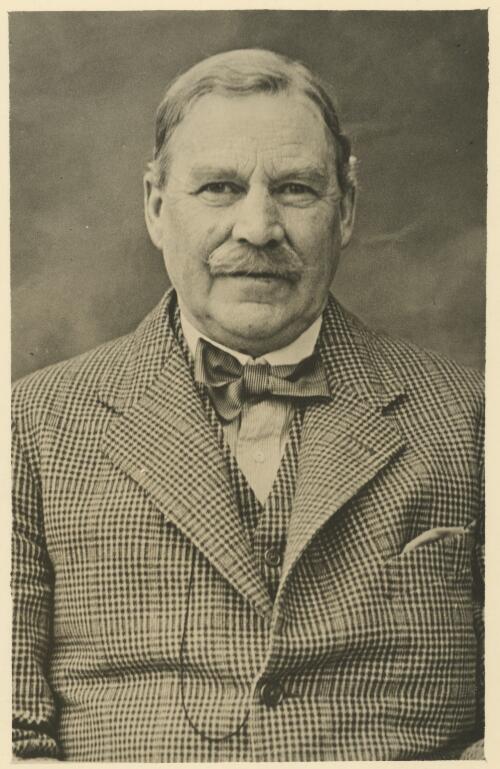 Portrait of Will Ogilvie, taken 1937 [picture] / J.K. Moir