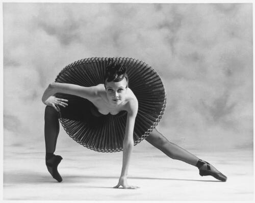 Justine Summers in "Divergence", the Australian Ballet, 1994 [2] [picture] / Jim McFarlane