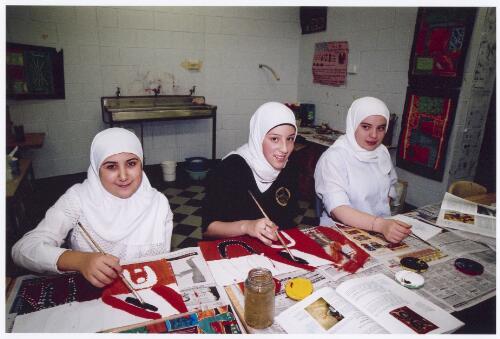 Art class Malek F'ahd Islamic School, Sydney, 2004 [picture] / John Immig