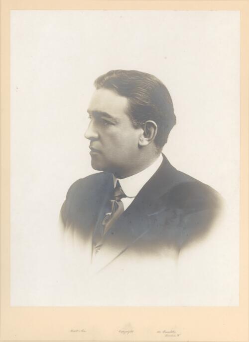 [Portrait of Sir Ernest Henry Shackleton] [picture] / Maull & Fox