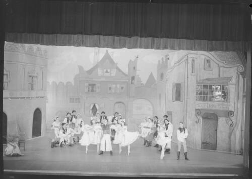 [Dancers of the Borovansky Ballet in Coppelia, 1946] [picture]