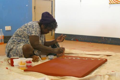 Bai Bai Napangarti working on a painting at the Warlayirti Arts Centre, Balgo, 2003 [picture] / June Orford