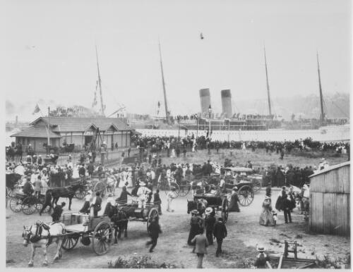 Departure of Imperial troops from Circular Quay, Sydney, possibly departure of Boer War troops, ca. 1900 [picture]
