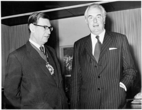 Gough Whitlam with Sir Murray Fox, Lord Mayor of London [picture] / Australian Information Service