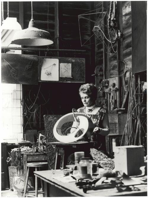 Portrait of Margel Hinder in her studio, 1976 [picture] / Richard Beck