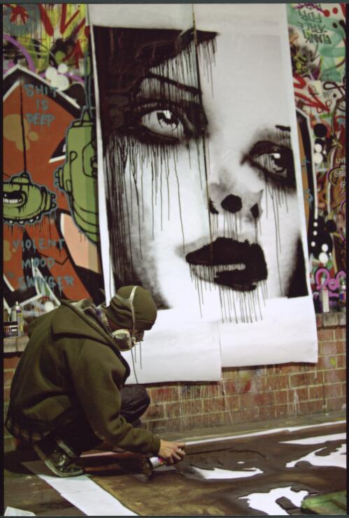 Street art, using a stencil [picture] / Dave Tacon