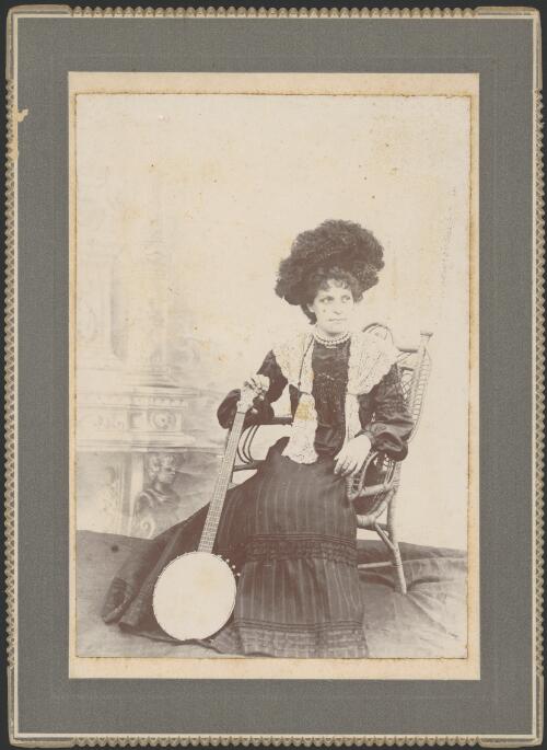 [Portrait of Bessie Campbell with her banjo] [picture]
