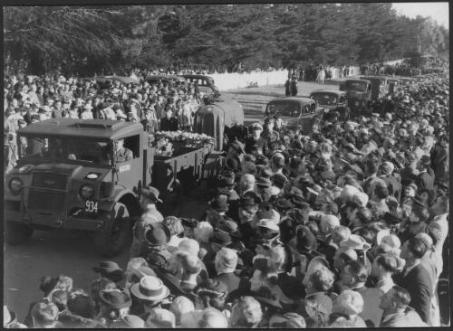 Funeral procession of John Curtin in Perth, July 1945 [picture]