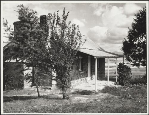 George Blundell's cottage, Canberra, 1963 [picture] / photograph by M. Brown