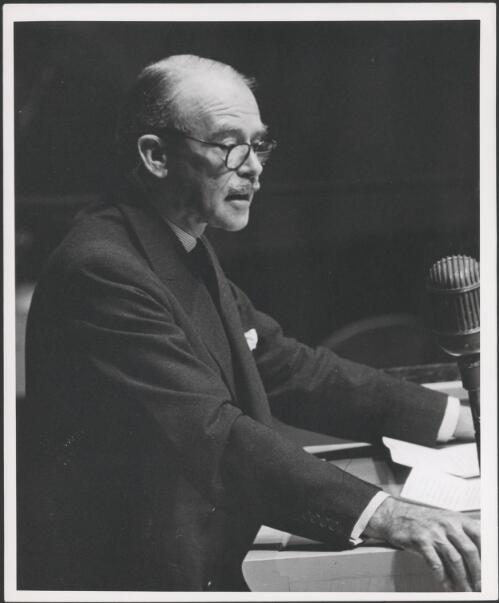 Mr. R. G. Casey addresses the United Nations General Assembly, New York, 1954, 1 [picture] / United Nations photograph