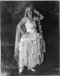 Portrait of the actress Harriet Bennett dressed in costume for the musical "Rose Marie" [picture]