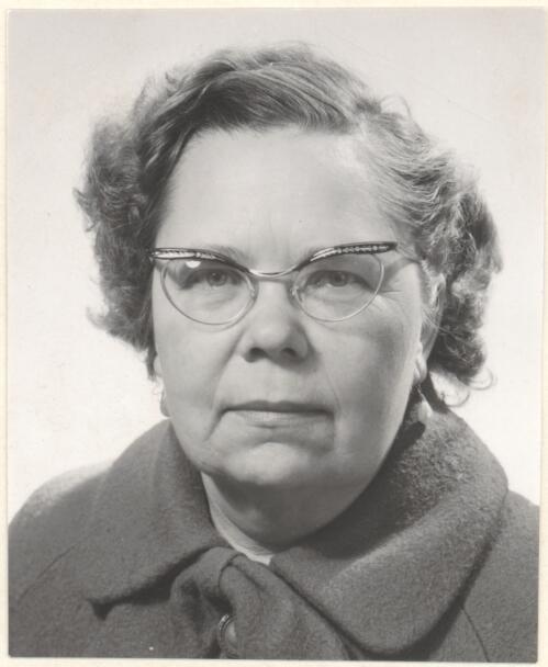 [Portrait of Mrs. Blackburn] [picture] / Australian Information Service
