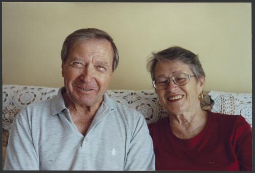 Portrait of Czeslaw Dubowski with his wife, Anna, at their home, Woonona, New South Wales, 30 March 2006 [picture] / Barry York