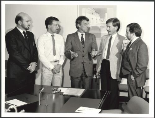 [Dr. Neal Blewett with community delegation, 6/6/1986] [picture]  / Promotion Australia