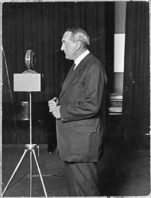[Prime Minister S. M. Bruce recording - A talk to the Nation - for Columbia Graphophone during the 1929 Federal Elections] [picture]