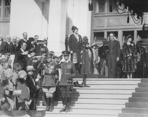 Dame Nellie Melba singing, God Save the King. Prime Minister S.M. Bruce and Mrs Bruce to her left, 1927 [picture]