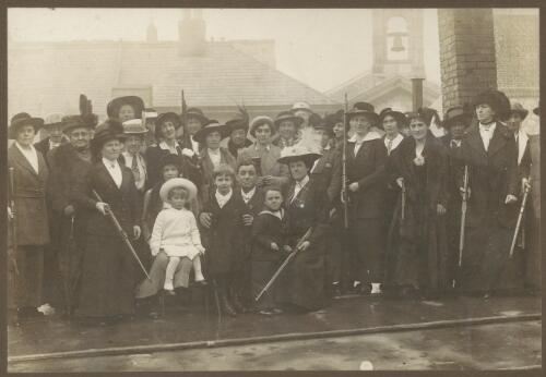 Ladies Rifle Club, Devonport?, (Mrs M.B. Crowle front right with her son) [picture]