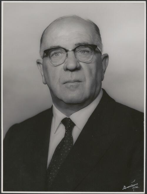 Portrait of Sir Douglas Berry Copland, [3] [picture]/ Broothorn Studios