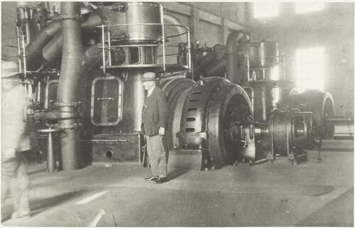 Engine room and generators in the Power House, Canberra 1922 [picture]