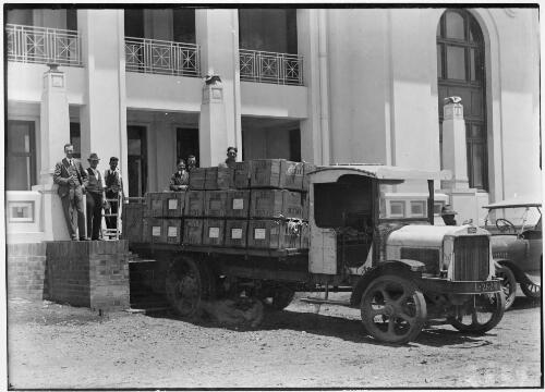 Move to Canberra, 1926. Books arriving at Parliament House [picture] / W.J. Mildenhall