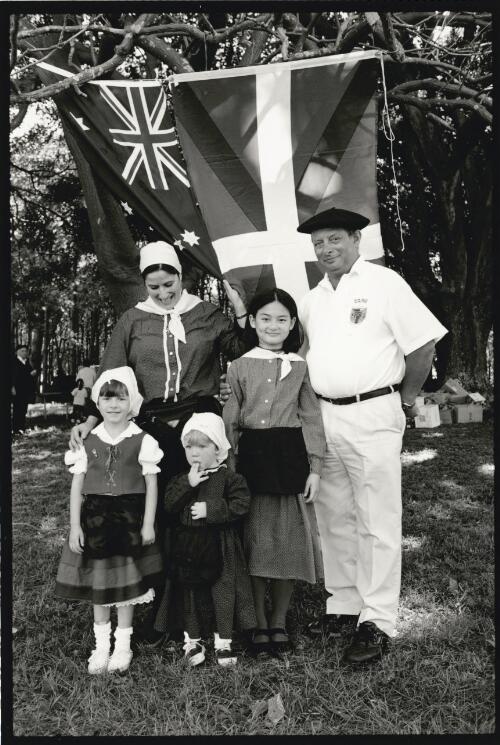 A Basque family in Centennial Park, Sydney, 23 April 2000 [picture] / Wendy McDougall
