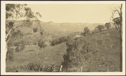 Upper Burragarong valley from Sheepwalk Road, New South Wales, ca. 1938 [picture]