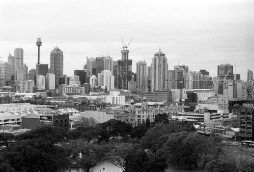 Looking north-east from the Fisher Library, the University of Sydney, Camperdown, to Ultimo, Haymarket and the city centre, Sydney, 5 August 2002 [picture] / Scott Gregory Banner