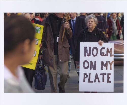 Protester holding a banner reading No G.M. on my plate, during a demonstration against genetically modified food, Melbourne, 2007 [picture] / Rodney Dekker