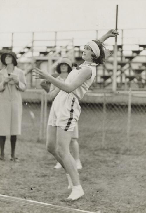 Athlete Nell Gould of St George throwing the discus, New South Wales, ca. 1937 [picture]