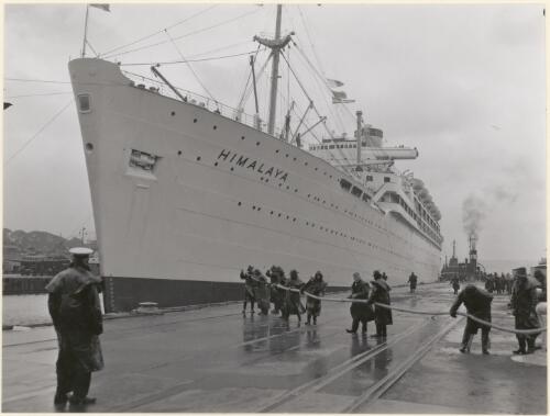 The Himalaya entering Captain Cook drydock, Sydney Harbour, New South Wales, August 1959 [picture]