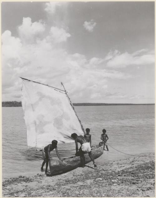 Launching a canoe with sail at the Roman Catholic mission on Bathurst Island, Northern Territory 1958 [picture]