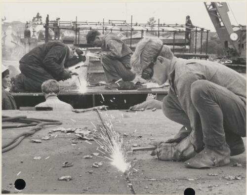 Shipbuilders at work at Cockatoo Island shipyards, Sydney [picture]