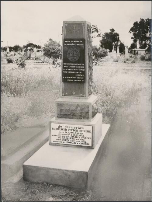 Grave of Edward Bulwer Lytton Dickens, youngest son of Chales Dickens, Moree, New South Wales, ca. 1948 [picture] / Freeman Studios