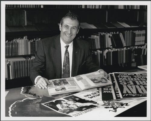 Portrait of Harry M. Miller presenting his papers to the National Library of Australia, 1986 [picture]