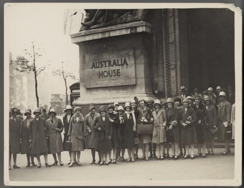 A large group of women migrants in front of Australia House, London, England, ca. 1920 [picture] / London News Agency Photos