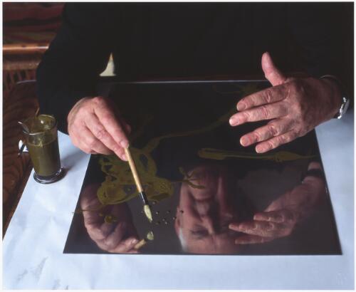 John Olsen waxing an etching plate, 2005 [picture] / Greg Weight