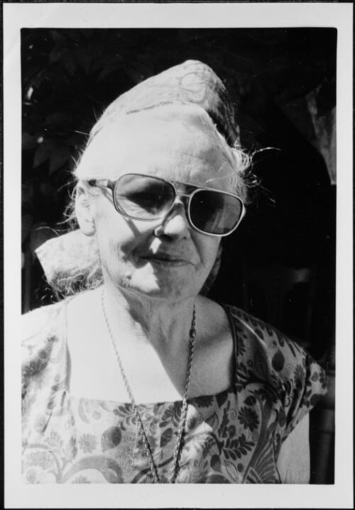 Portrait of Nell Dowd, editor of Hunter's lectures of anatomy, 1976 [picture] / Hazel de Berg