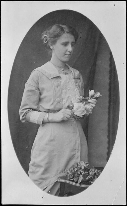 Portrait of Winifred Agnes (Lenny) Dowling, ca. 1910s [picture]