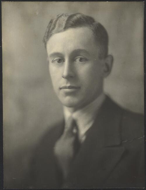 Portrait of Rex Nan Kivell aged 30, London, 1930 [picture] / Fenwick Cutting, London