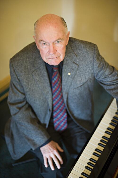 Australian concert pianist Ronald Farren-Price, University of Melbourne, Parkville, Victoria, 2010 [picture] / Dave Tacon
