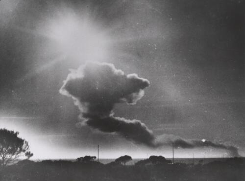 Atomic bomb test, Emu Field, Great Victoria Desert, South Australia, 15 October 1953 [picture] / United Press Photo