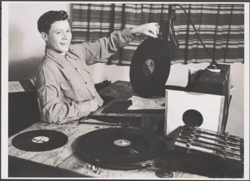 Radio announcer Ted Reeves of 2CA radio station holding a record, Canberra, 1951 [picture] / Douglas Thompson
