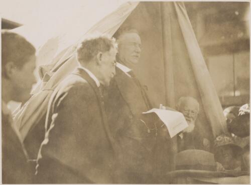 Launching of the first Canberra newspaper by Mr. Hill and John Gale during the Presbyterian fete at Acton Hall, Canberra, 1924 [picture]