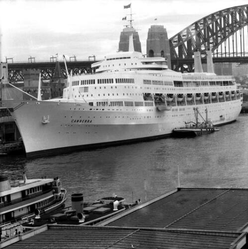 P & O liner Canberra refuelling at Circular Quay, Sydney, 27 March 1969 [picture] / Ern McQuillan