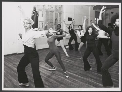 Carole Johnson leads a class in modern dance at the Black Theatre Arts & Cultural Centre, Sydney, New South Wales, 1 July 1975 [picture] / Bill Payne
