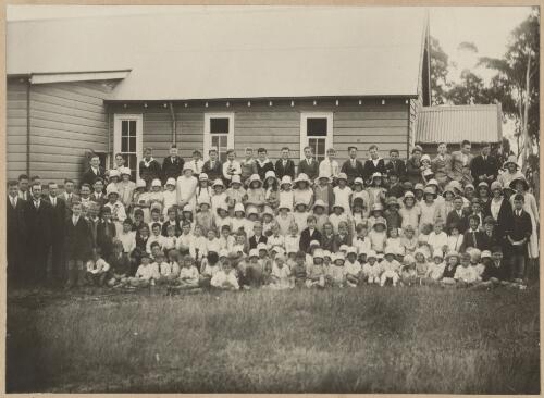Pupils and teachers at the Methodist Sunday School, Oatley, New South Wales, 23 November, 1930 / W. L. Leggatt