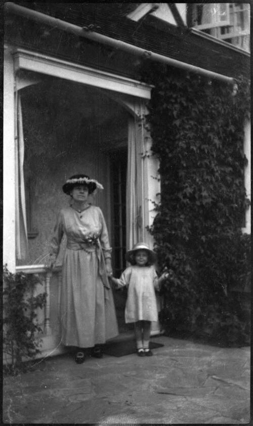 Dame Mary Hughes with her daughter, Helen ca. 1919, 2 [picture]